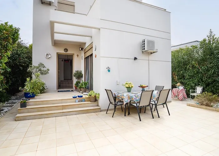 Marilena Mare Seaside & Jacuzzi House 50meters From Sea * 이알리소스